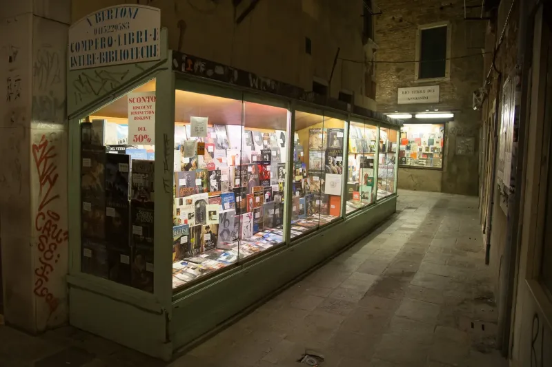 venice-bookshop_23008459153_o