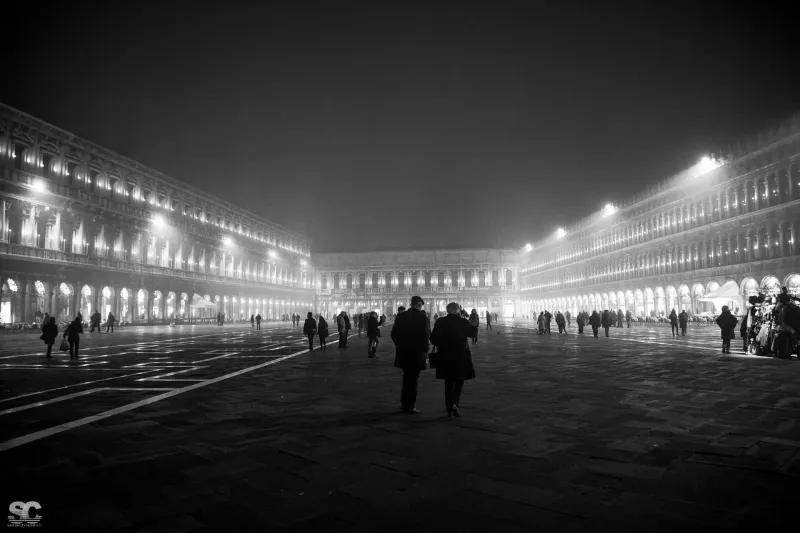 venice-san-marco-by-night_23339777110_o